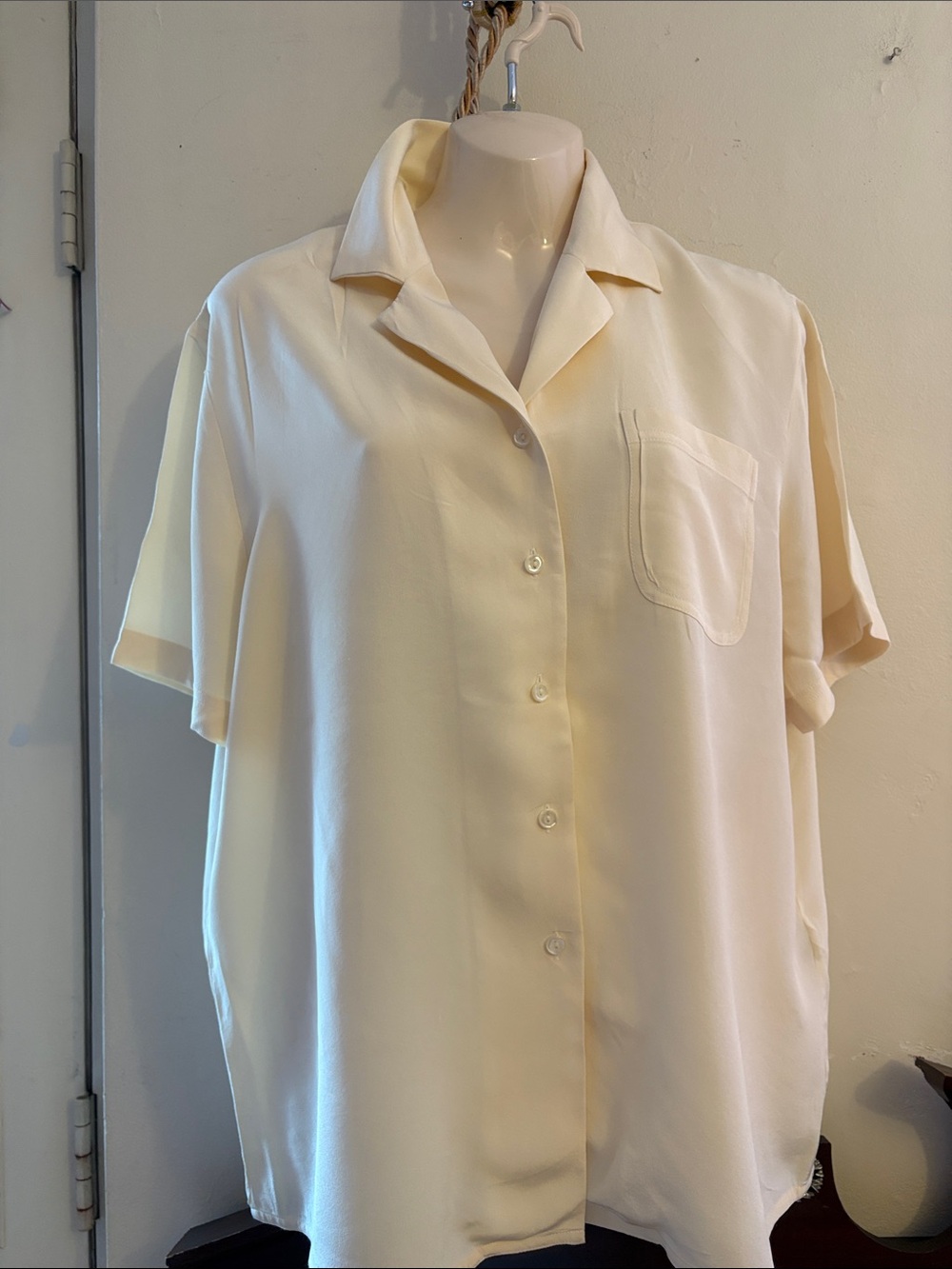 Relaxed Short-Sleeve Button-Down Shirt in Soft Cream.  100. Silk